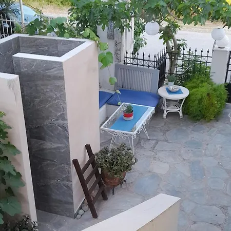 Case de vacanță Little Paradise In *