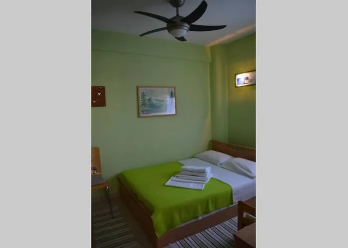 Case de vacanță Little Paradise In *