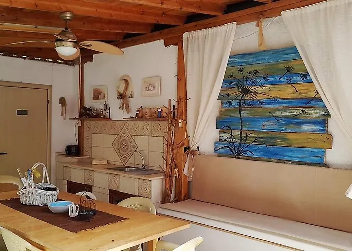 Case de vacanță Little Paradise In *